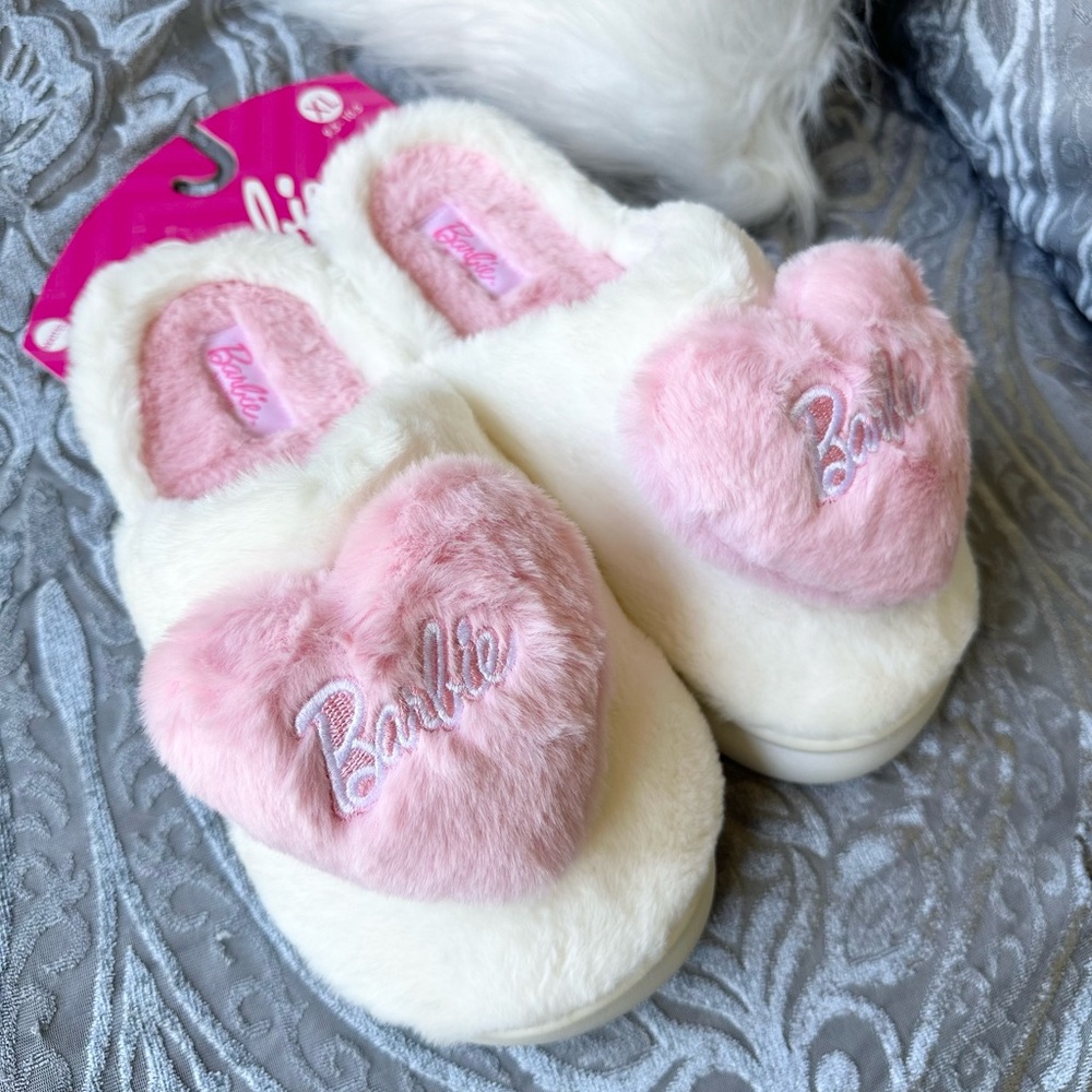 🤶🏻 BARBIE New Faux Fur Fluffy Heart Slippers Size XL